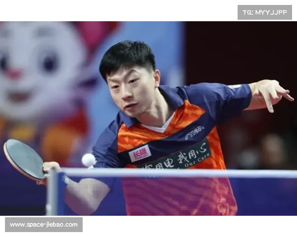 场边教练席战术板密集布置 全运会双打默契度成焦点